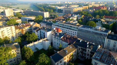 Avrupa kenti turizmine insansız hava aracı bakışı eski Krakow Polonya