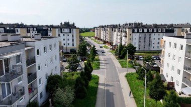 Şehir Mimarisi Avrupa insansız hava aracı eski şehir Opole Polonya 'nın üzerinden geçiyor 