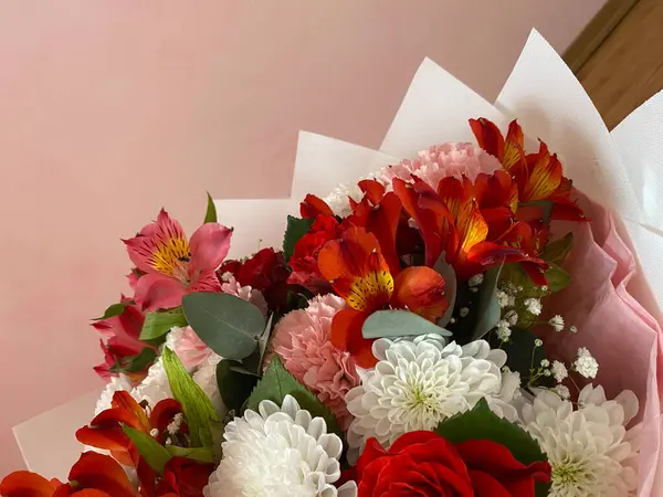 Sonbahar kasımpatı çiçekleri taze havada yetişir.