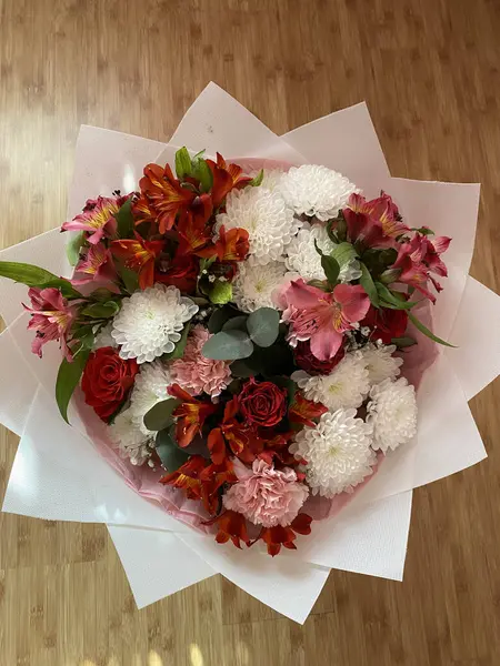 Sonbahar kasımpatı çiçekleri taze havada yetişir.