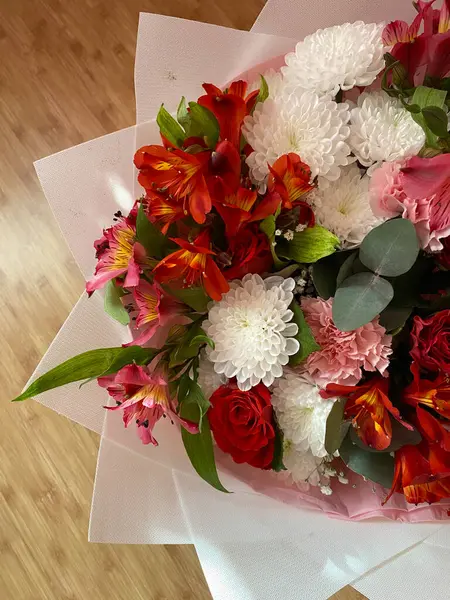 Sonbahar kasımpatı çiçekleri taze havada yetişir.