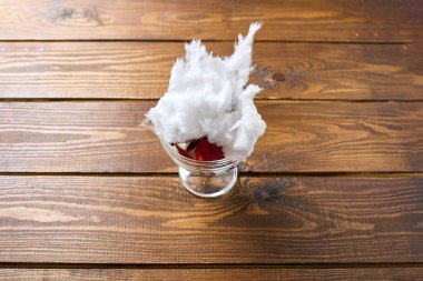 Bu sundae, üzerinde hafif bir dondurma bulunan eşsiz bir doku kombinasyonuna sahiptir.