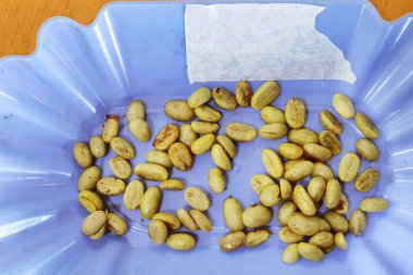 Arka plan için kahve çekirdeklerini kapatın.          