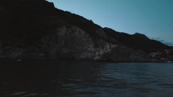 Viajando Barco Pôr Sol Perto Costa Amalfitana Campânia — Vídeo de Stock