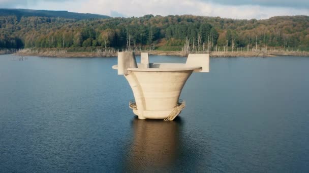 高山航空景观下大坝紧急排水孔 — 图库视频影像