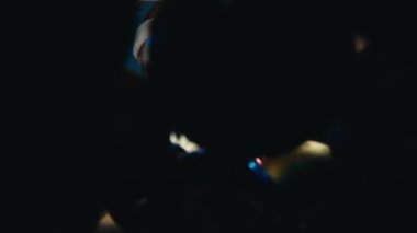 Noel hazırlıkları, hediye hazırlıkları ve romantik çift birlikte..