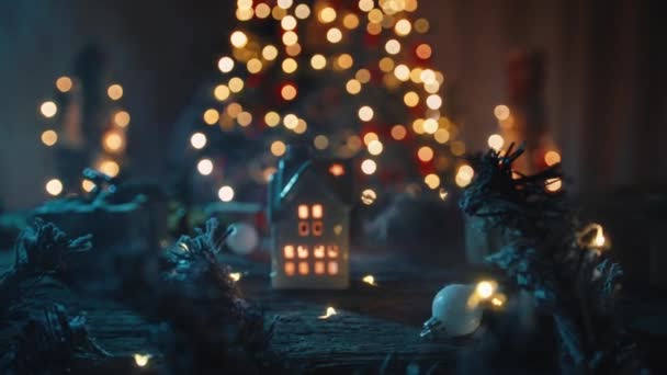 Petite Maison Miniature Pour Décoration Noël Sur Table Avec Des — Video