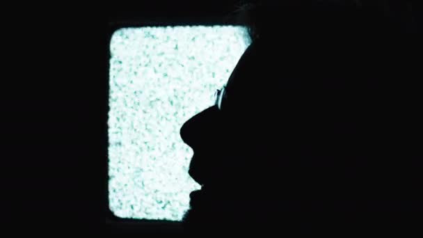 Eski Bir Televizyondaki Gerçekçi Televizyon Sesi Efekti — Stok video