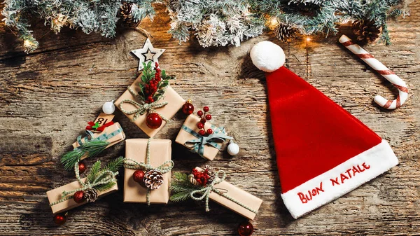 Latar Belakang Natal Dengan Hadiah Dan Topi — Stok Foto