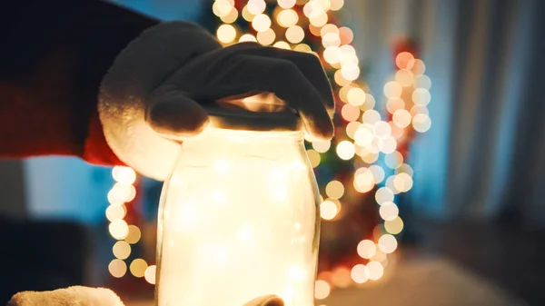 Мбаппе Санта Открыл Чашу Полную Рождественских Огней — стоковое фото