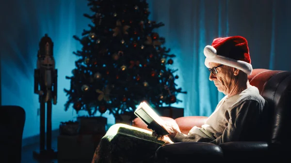 Elderly Man Reads Book Christmas Sofa Night House — Stock Photo, Image