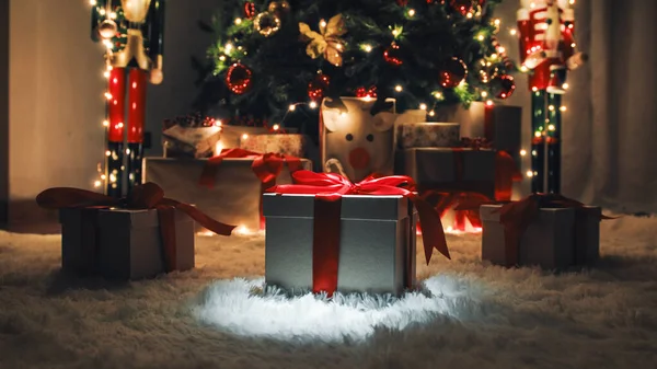 Tiga Kotak Hadiah Natal Karpet Putih Dengan Lampu Bersinar — Stok Foto