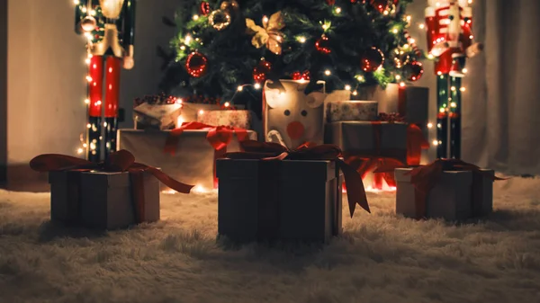 Três Caixa Presente Natal Tapete Branco Com Luzes Brilhantes — Fotografia de Stock