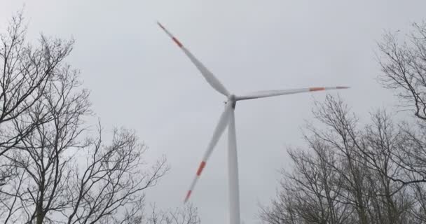 Elektrownia Wiatrowa Górach Generator Elektryczny — Wideo stockowe