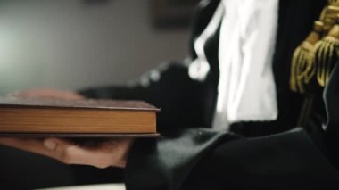 Avukat, Anayasa Mahkemesi 'nde ilk yeminini etti..