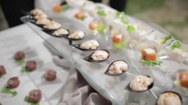 Lüks bir restoranda deniz ürünleri aperatifi..