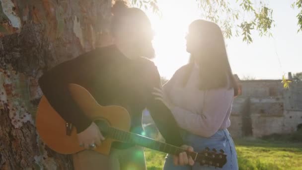 Couple Playing Guitar Music Valentines Day — Vídeo de Stock