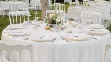 Tablecloth set-up of a luxurious open-air restaurant.