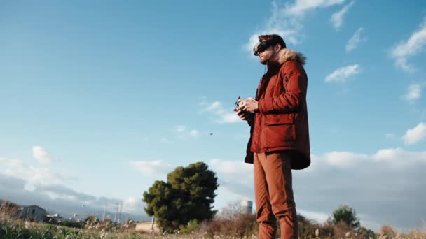Man Landing His Fpv Drone Virtual Reality Goggles — Stock video