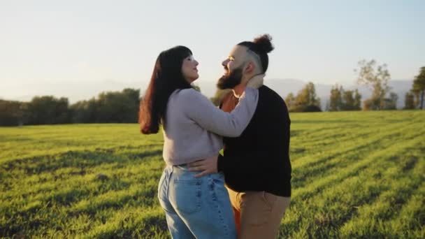 Couple Embrace Valentines Day Nature — Stock video