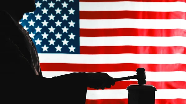 Hakim Amerika Serikat Memberikan Vonis Dengan Gavel — Stok Foto