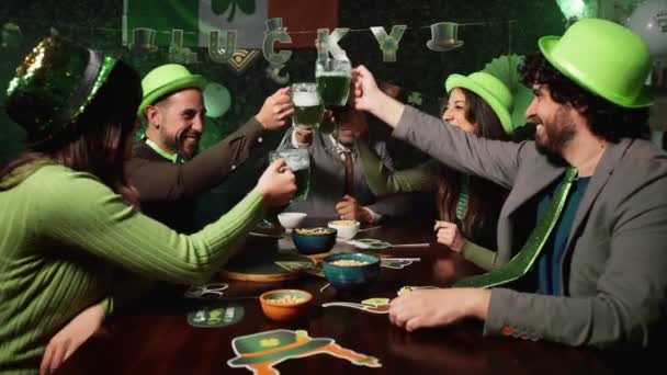 People Celebrating Patrick Day Green Beer Drink Pub — Stok Video