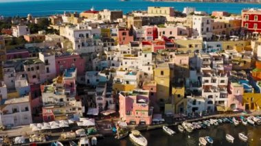 Napoli yakınlarındaki Campania 'daki Flegree takımadasının Procida adası.