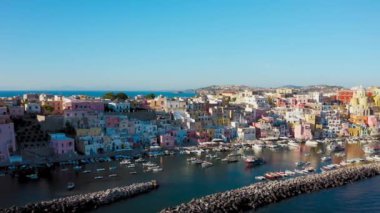 Napoli yakınlarındaki Campania 'daki Flegree takımadasının Procida adası.