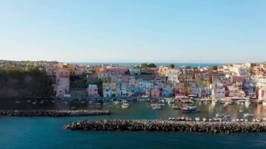 Napoli yakınlarındaki Campania 'daki Flegree takımadasının Procida adası.