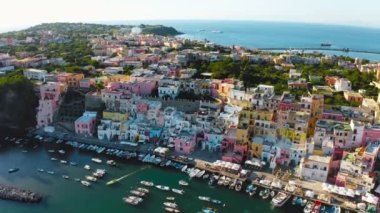 Napoli yakınlarındaki Campania 'daki Flegree takımadasının Procida adası.