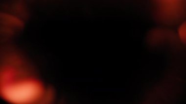 Kameranın objektifinden gerçek ışık sızıyor..