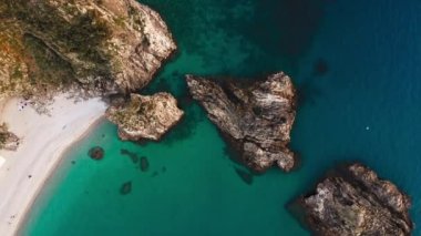 Ulivarella Calabria 'da dikey okyanus dönüşü çekimini sallıyor.