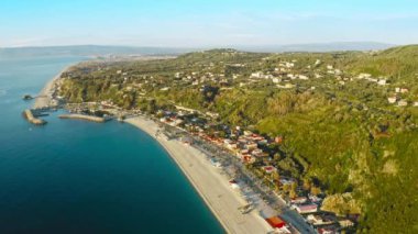 Calabria Tirrenian Akdeniz kıyısı Palmi plajı..