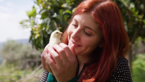 Petite Poulette Caressée Par Une Fille — Video