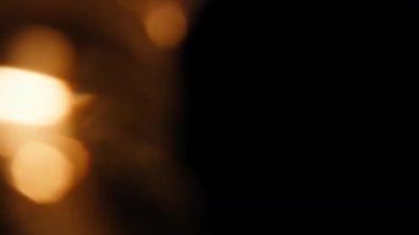 Kameranın objektifinden gerçek ışık sızıyor..