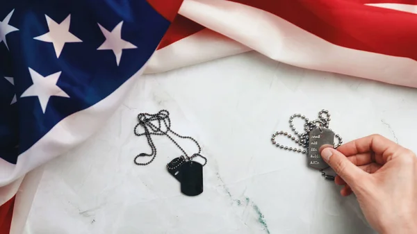 Latar Belakang Hari Peringatan Dengan Bendera Amerika Serikat Atas Meja — Stok Foto
