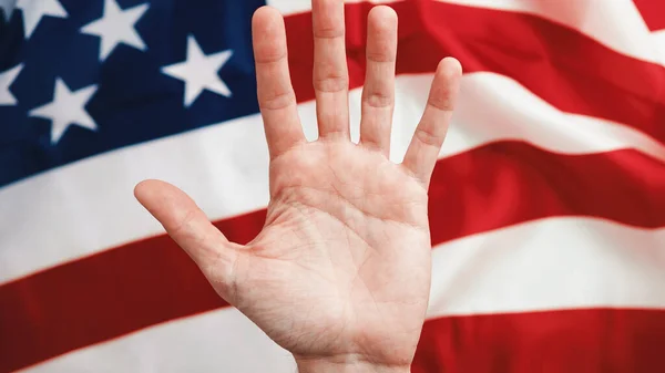 Latar Belakang Hari Peringatan Dengan Bendera Amerika Serikat Atas Meja — Stok Foto