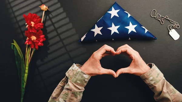Simbol Hati Oleh Militer Untuk Perayaan Hari Peringatan — Stok Foto