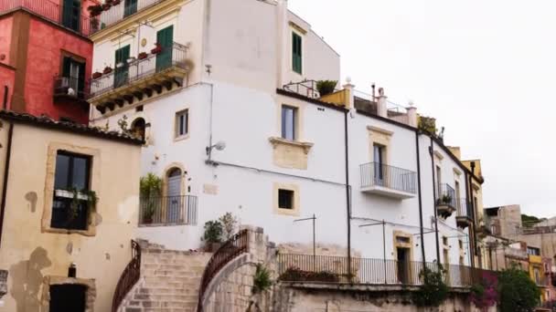 Farbige Häuser Der Sizilianischen Stadt Ragusa — Stockvideo