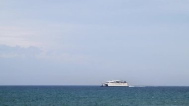 Malta adasından İtalya 'ya yüksek hızlı bir feribot nakliyesi geçiyor..