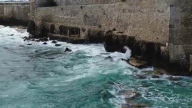 Siracusa Kalesi Tehlike Şehri Kale ve Manzaralı Akdeniz manzarası