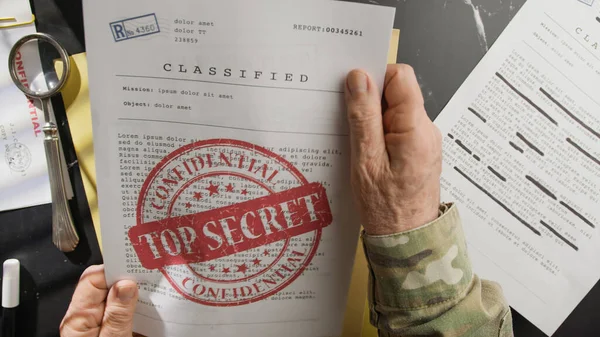 Menemukan Dokumen Rahasia Dari Kantor Presiden — Stok Foto