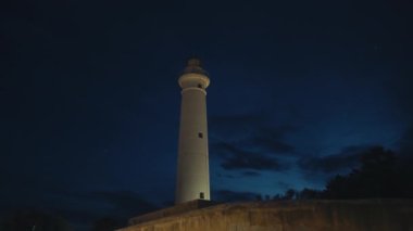 Punta Secca şehrinde deniz feneri Sicilya İtalya kıyılarında