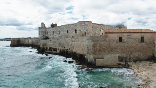 Замок Сіракуса Меніас Італії Дивиться Замок Мальовничий Середземноморський Океан — стокове відео