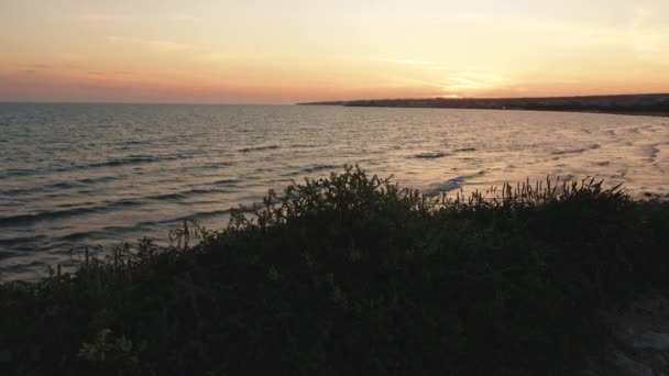 Силуэт Пляжа Холма Средиземного Океана Закатном Небе — стоковое видео