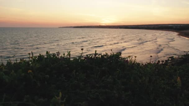 Силуэт Пляжа Холма Средиземного Океана Закатном Небе — стоковое видео