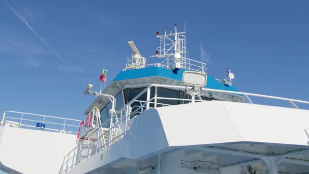 Nave Ferry Con Banderas Ondeantes — Vídeos de Stock