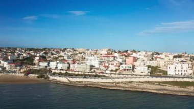 Güney İtalya 'nın kıyıları üzerinde çevresel etki.