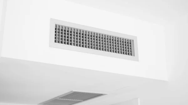 Légkondicionáló Rendszer Szellőztetése Házban — Stock Fotó