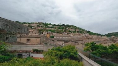 Modica 'nın eski kırsal şehrinin keşfi.
